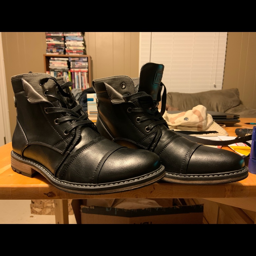 Buckle Men’s Boots Size 9 Black